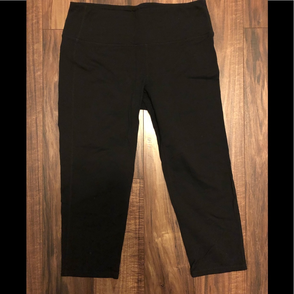 Black cropped pants